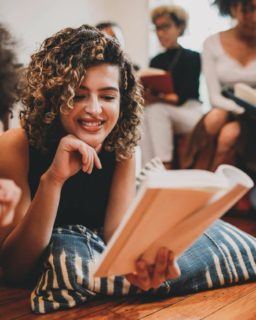 📚☕ Un temps d’échange autour de vos lectures préférées
Envie de partager vos coups de cœur littéraires ❤️ ou de découvrir de nouvelles idées de lecture? Venez discuter, échanger et vous inspirer autour d’un café convivial à la bibliothèque de La Neuveville!
📅 Mardi 23 septembre
⏰ 18h – 19h
📍 Bibliothèque de La Neuveville
On se réjouit de vous retrouver nombreuses et nombreux pour ce beau moment de partage ✨
#LaNeuveville #Bibliothèque #LecturesPartagées #CaféLecture #BibliothèqueLaNeuveville